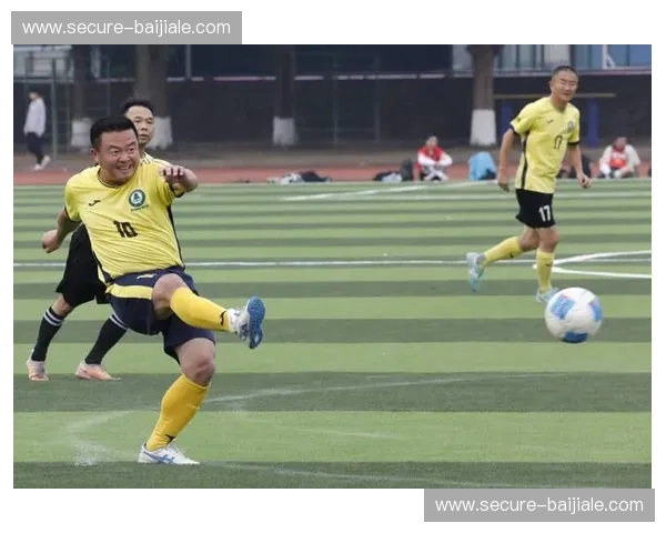 燃情绿茵，逐梦重燃：力帆与亚泰的绿茵史诗，不只是对决，更是传承！